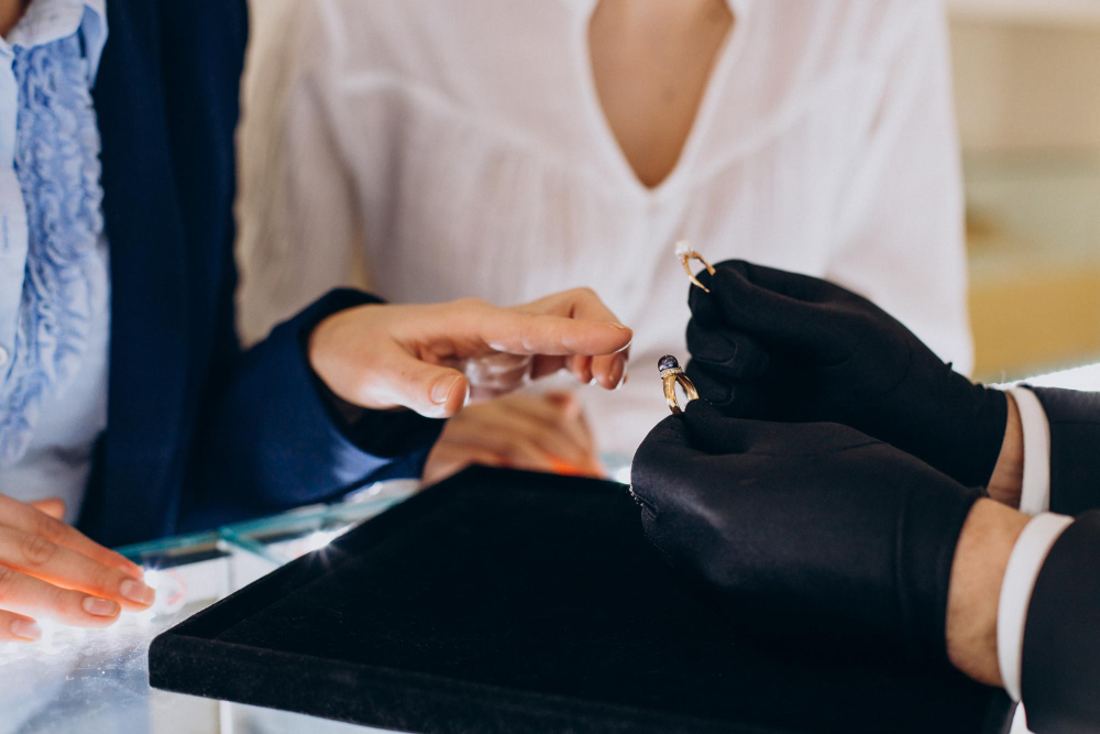 Why You Should Work with a Jewelry Buyer