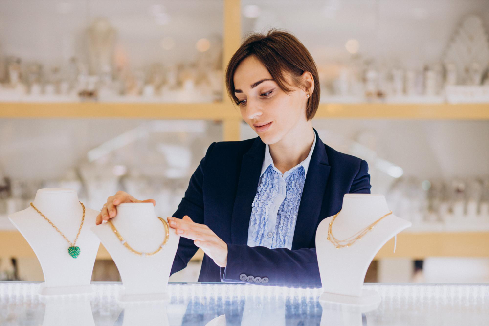 Selling Jewelry? Here’s What to Expect from a Buyer