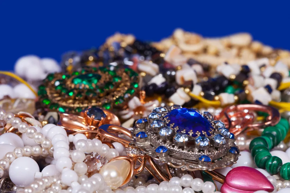 Vintage vs. Antique Jewelry: What’s the Difference?