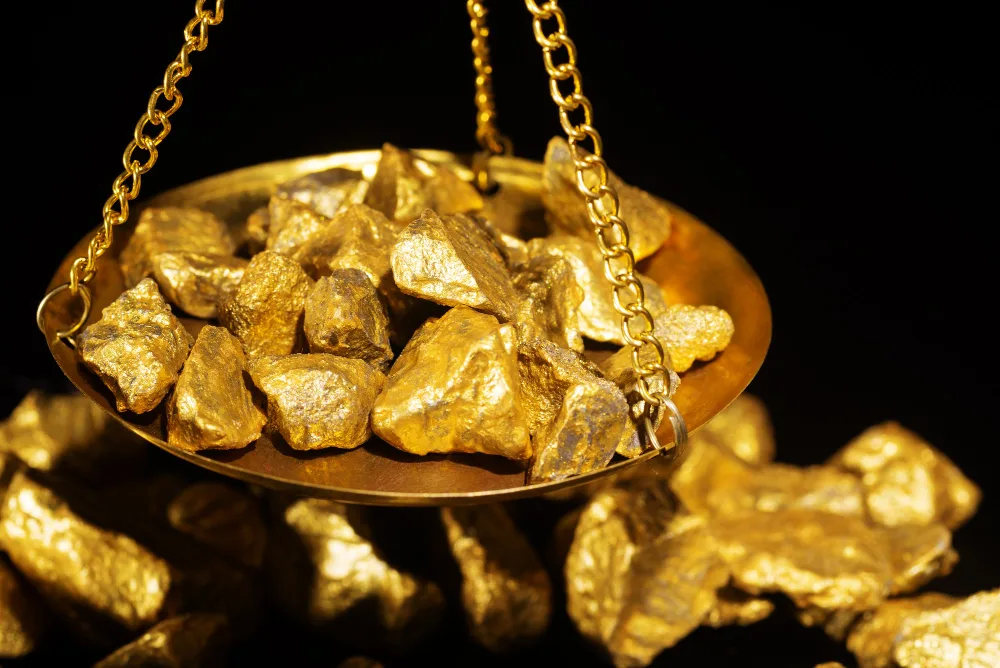Selling Gold: Should You Go Online or Visit a Local Dealer?